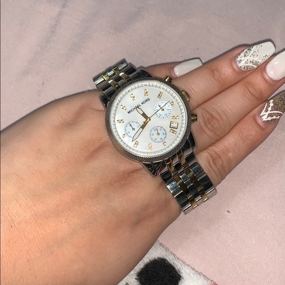 Michael Kors Watch - Picture 4 of 4